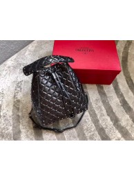 VALENTINO Rockstud leather bucket bag A0059L black JH09836rC81